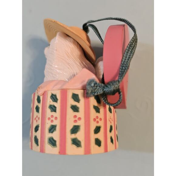 Vintage Avon Kitten Persion Cat In Pink Hat Box Christmas Ornament 1980s - Picture 3 of 8